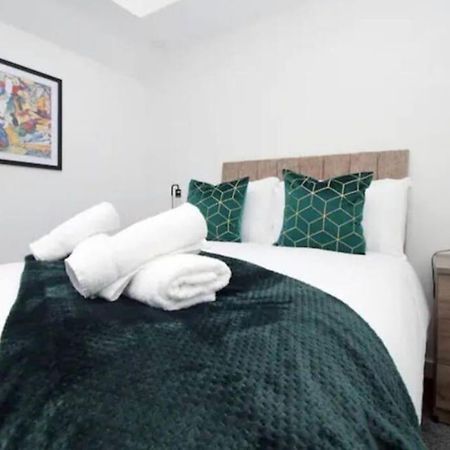 Luxury Redefined:Cardiff 1-Bed Apartment Екстериор снимка