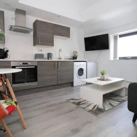 Luxury Redefined:Cardiff 1-Bed Apartment Екстериор снимка