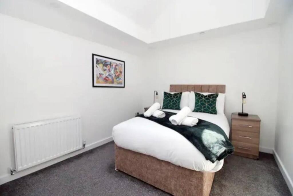 Luxury Redefined:Cardiff 1-Bed Apartment Екстериор снимка