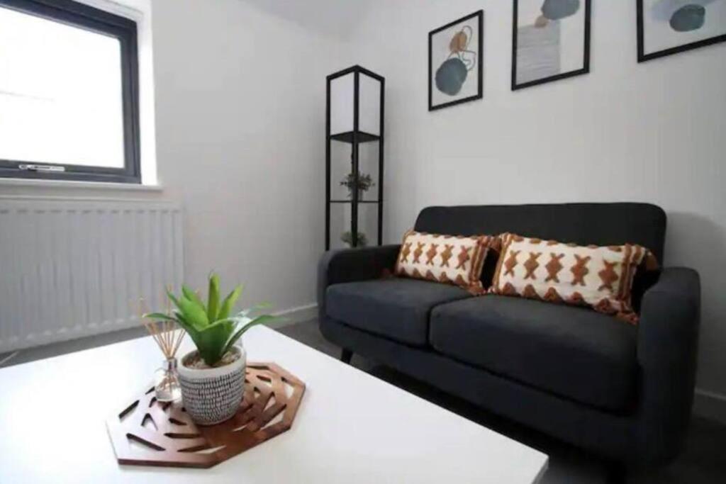 Luxury Redefined:Cardiff 1-Bed Apartment Екстериор снимка